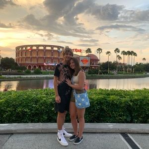 Meet your Posher, Ava